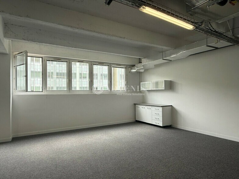 74 Rue Jean Bleuzen, Vanves to rent - Interior Photo - Image 3 of 7