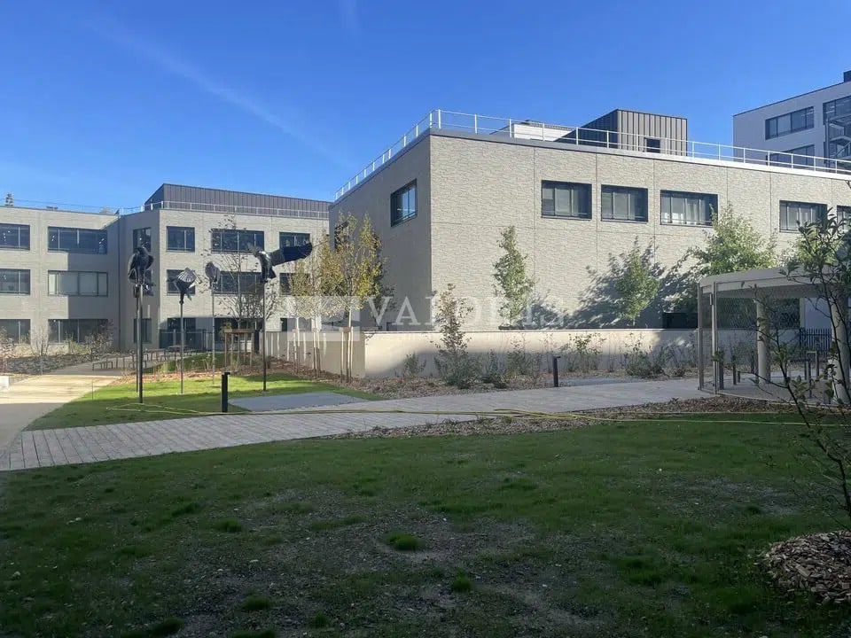 Light Industrial in Villeurbanne to rent Building Photo- Image 1 of 21