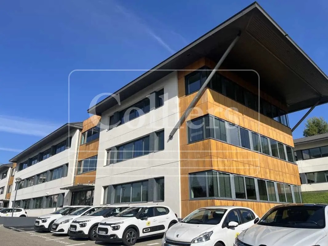 Office in Marseille to rent Building Photo- Image 1 of 10