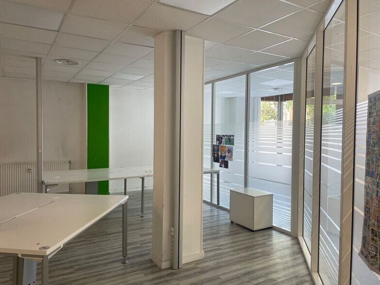 Office in Lyon to rent - Interior Photo - Image 2 of 9