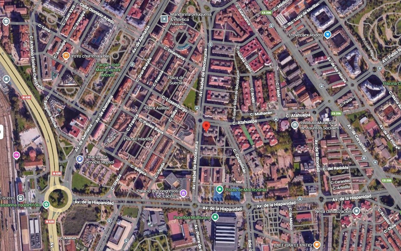 Retail in Cáceres, Cáceres to rent Building Photo- Image 1 of 2