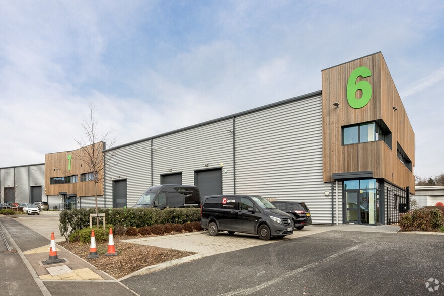 Cray Ave, Orpington to rent - Building Photo - Image 3 of 3