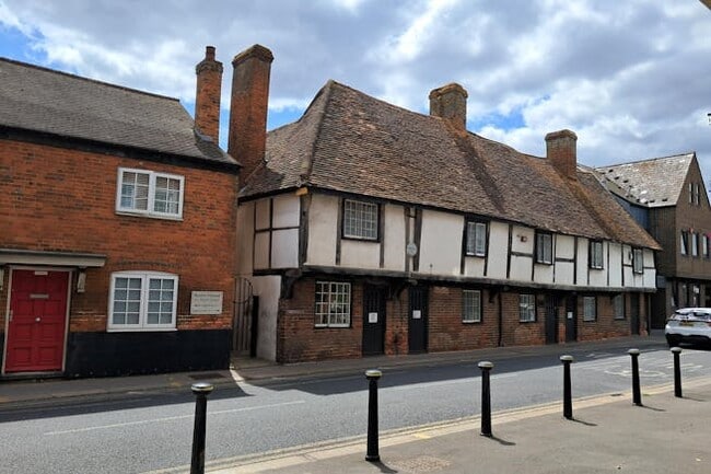 More details for 53-59 Peach St, Wokingham - Office for Sale