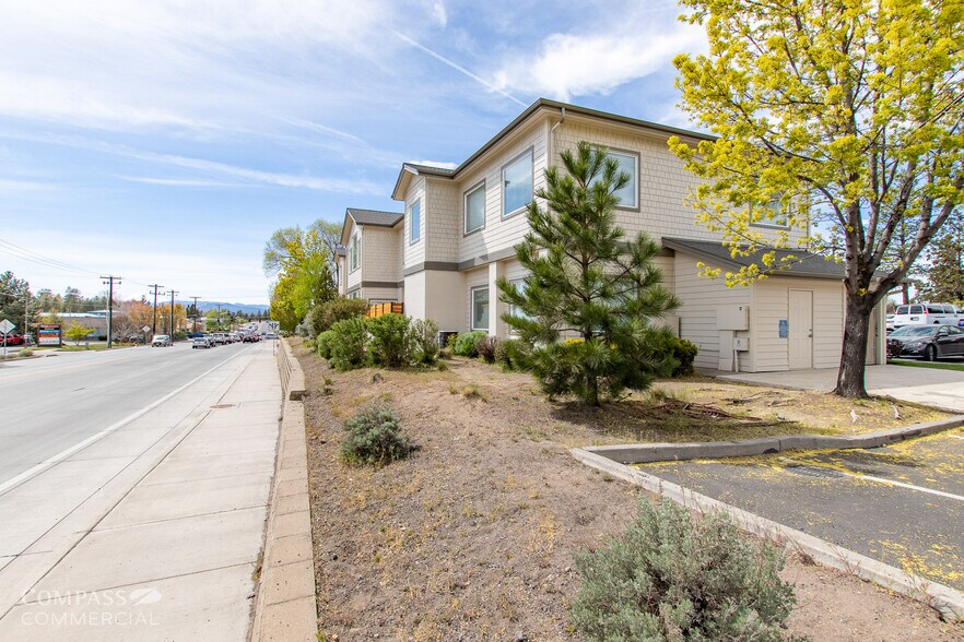 300 SE Reed Market Rd, Bend, OR to rent - Building Photo - Image 3 of 22