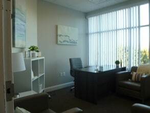 9110 Railroad Dr, Manassas Park, VA to rent Interior Photo- Image 1 of 4