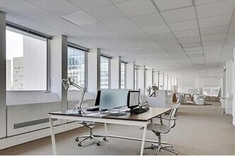 1 Place Des Saisons, Courbevoie to rent Interior Photo- Image 1 of 2