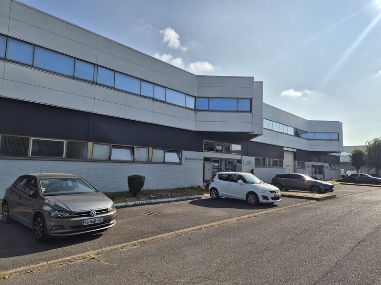 Industrial in Bonneuil Sur Marne to rent - Building Photo - Image 2 of 6