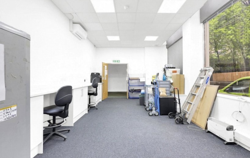 6 Bridgewater Sq, London for sale - Interior Photo - Image 2 of 14