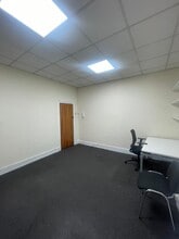 8 Gainsborough Rd, London to rent Interior Photo- Image 1 of 2