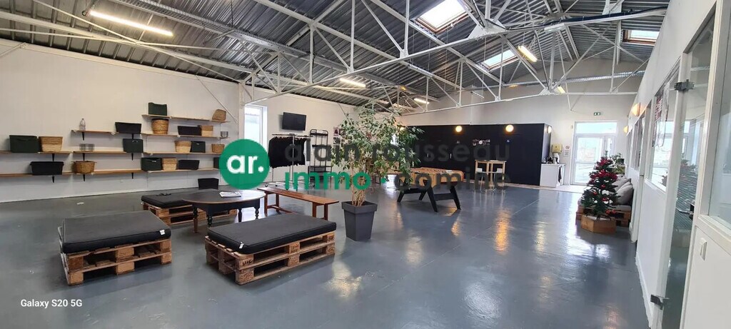 Location Local d'activités 411 m² - Photo 1