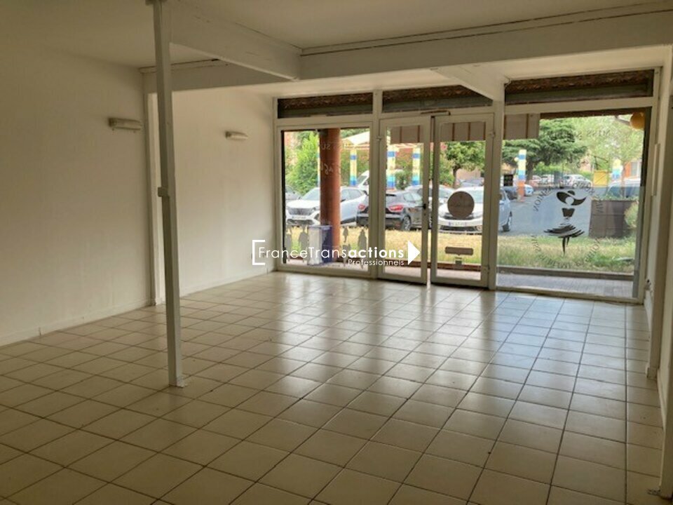 Retail in Toulouse to rent Interior Photo- Image 1 of 4