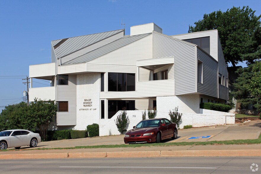 719 N Shartel Ave, Oklahoma City, OK for rent - Building Photo - Image 3 of 13