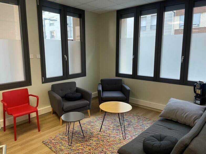 Office in Villeurbanne to rent - Interior Photo - Image 2 of 3