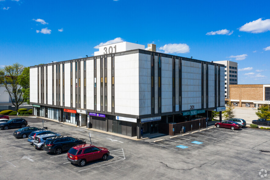 301 City Line Ave, Bala Cynwyd, PA for rent - Primary Photo - Image 1 of 8