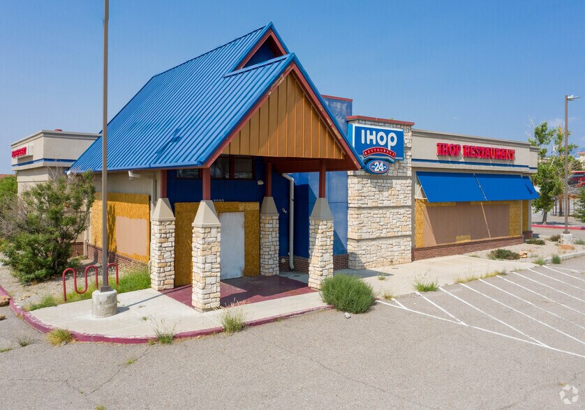 2020 Buena Vista Dr SE, Albuquerque 87106