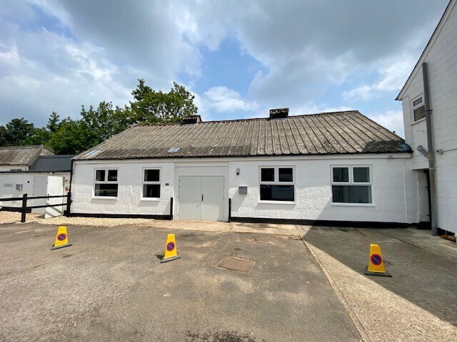 Reading Rd, Reading to rent Building Photo- Image 1 of 5