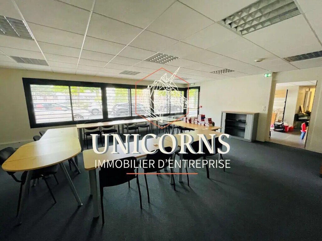 Vente Bureaux 270 m² - Photo 1