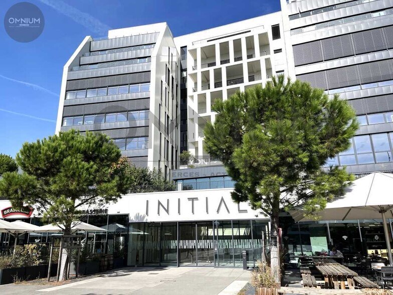 Office in Vénissieux to rent - Building Photo - Image 2 of 15