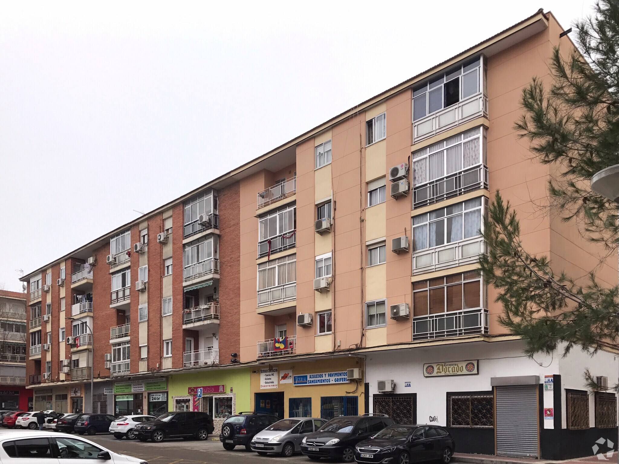 Retail in Parla, Madrid to rent Primary Photo- Image 1 of 2