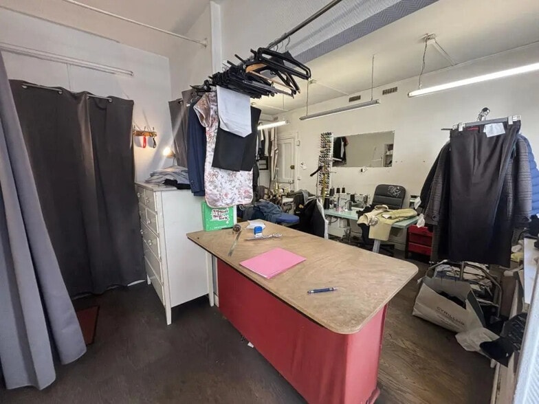 Retail in Paris for sale - Interior Photo - Image 3 of 7