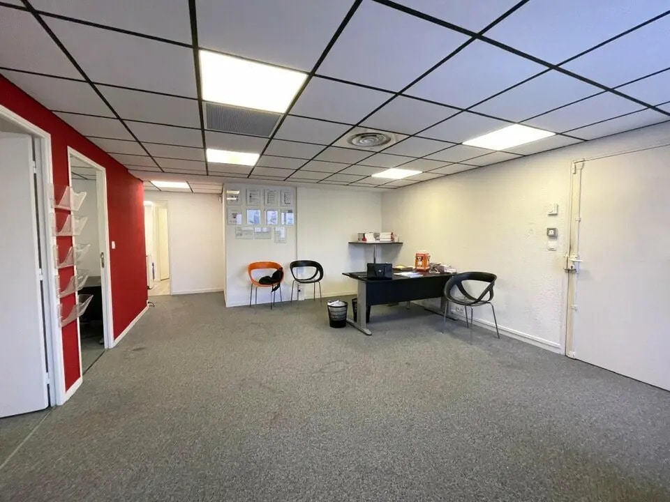 Location Bureaux 112 m² - Photo 1
