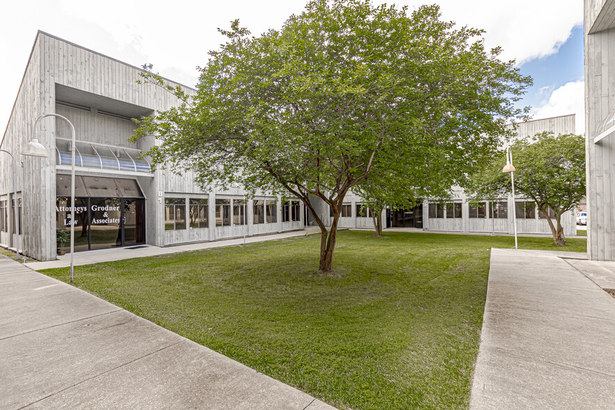 2223 Quail Run, Baton Rouge, LA for sale - Primary Photo - Image 1 of 10