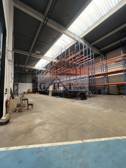 Industrial in Saint-Ouen-sur-Seine to rent - Interior Photo - Image 1 of 15
