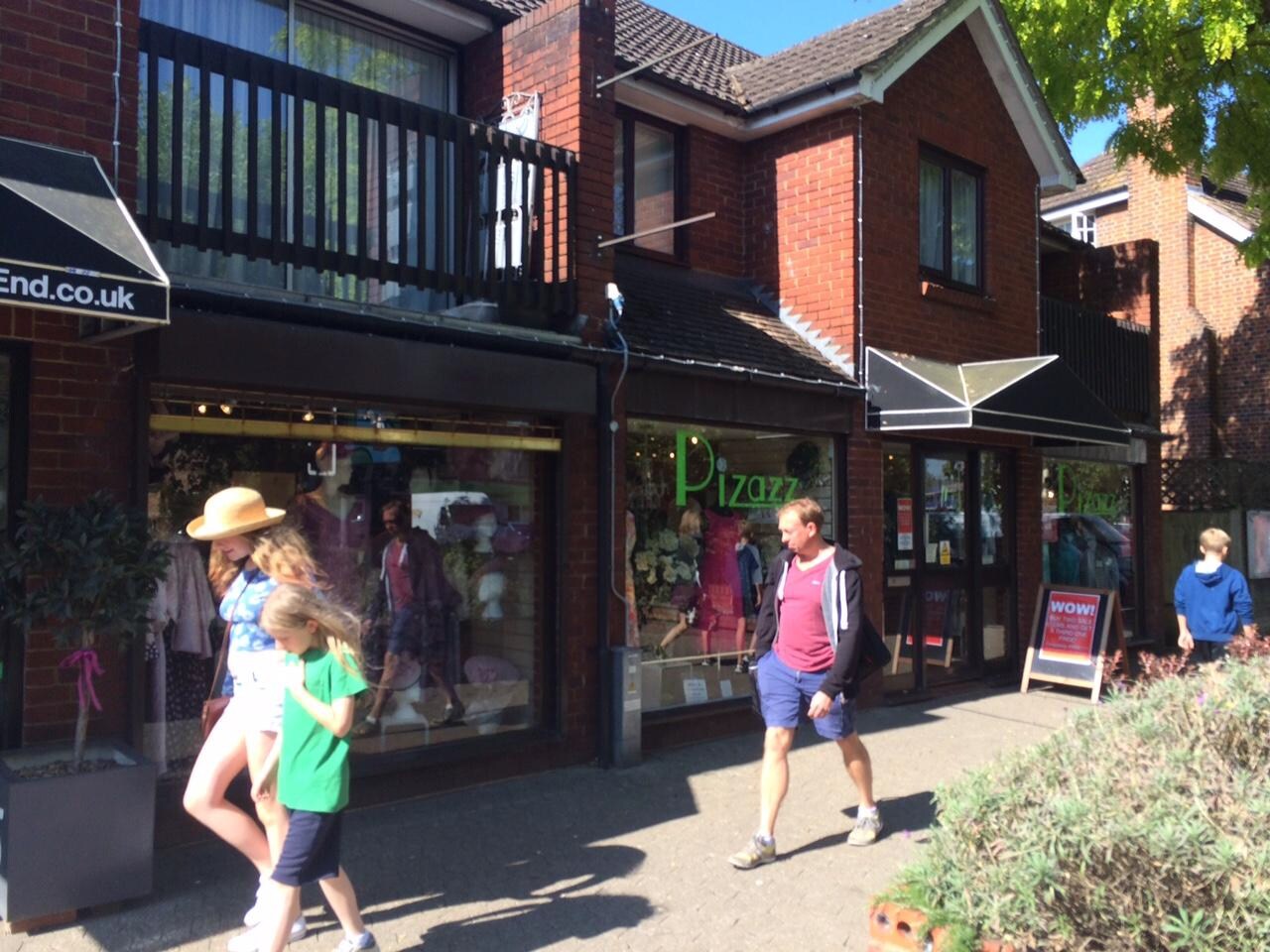 25-27 The Parade, Bourne End for sale Primary Photo- Image 1 of 1