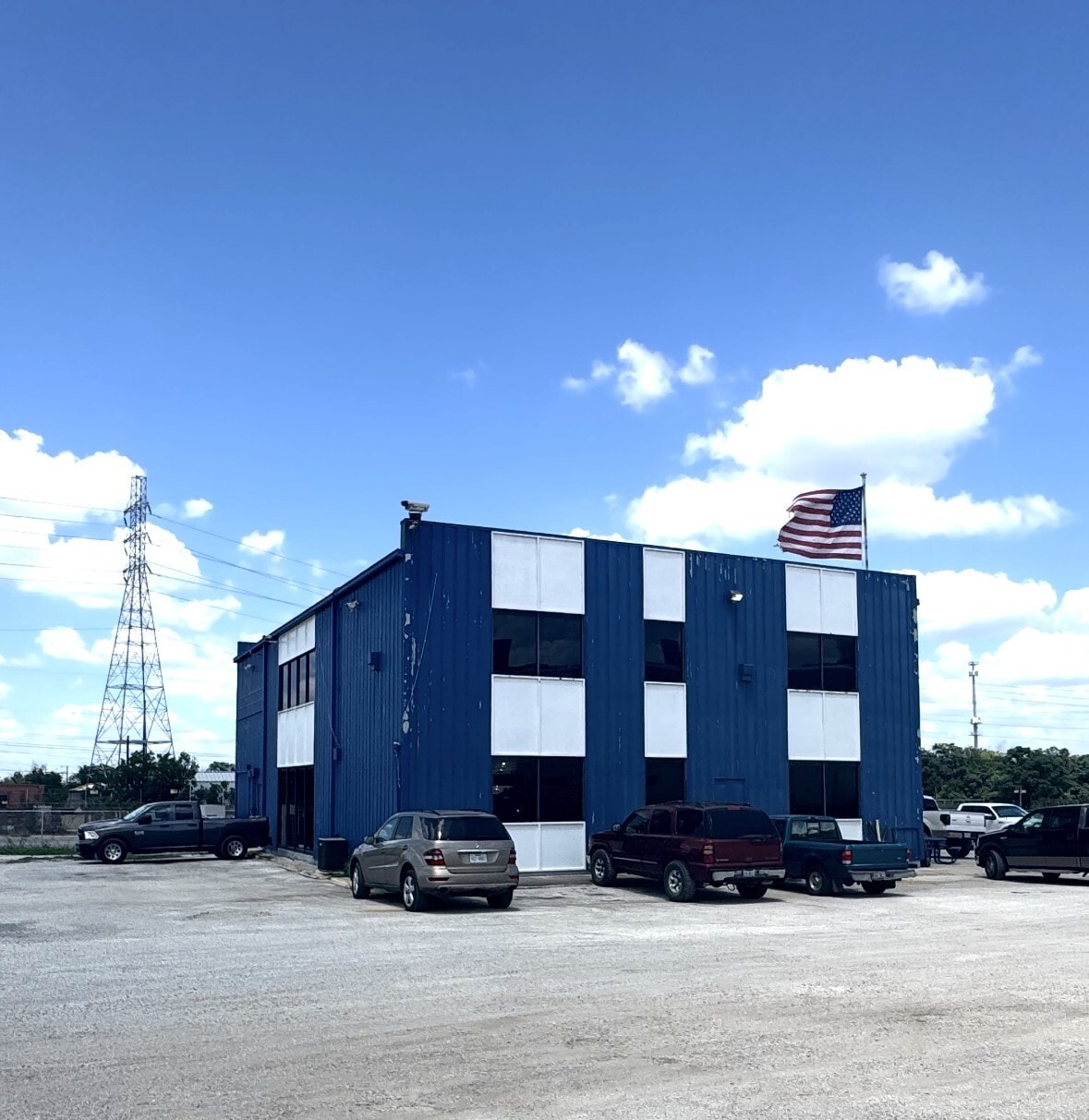 530 Steves Ave, San Antonio, TX to rent Building Photo- Image 1 of 1