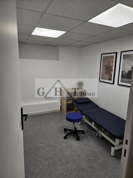 Industrial in Melun for sale - Interior Photo - Image 1 of 13