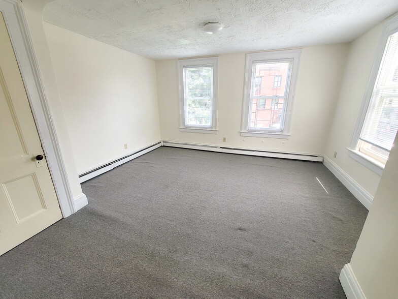 134 Main St, Beacon, NY for rent - Interior Photo - Image 1 of 7