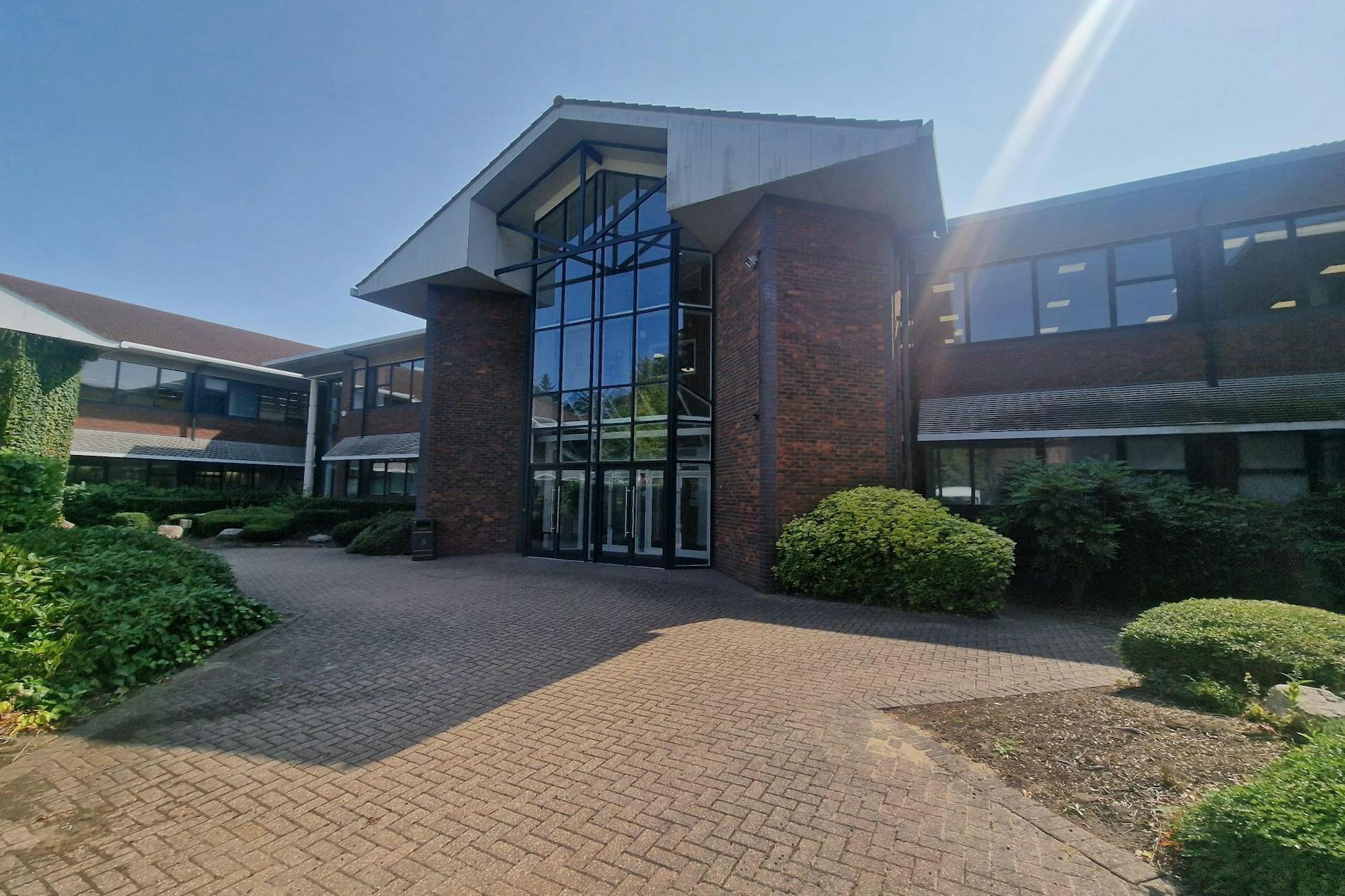 Jays Clos, Basingstoke to rent Building Photo- Image 1 of 6