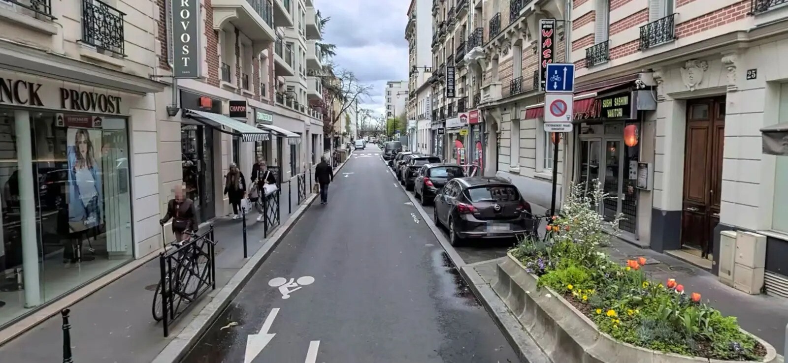 Retail in Courbevoie to rent Building Photo- Image 1 of 3