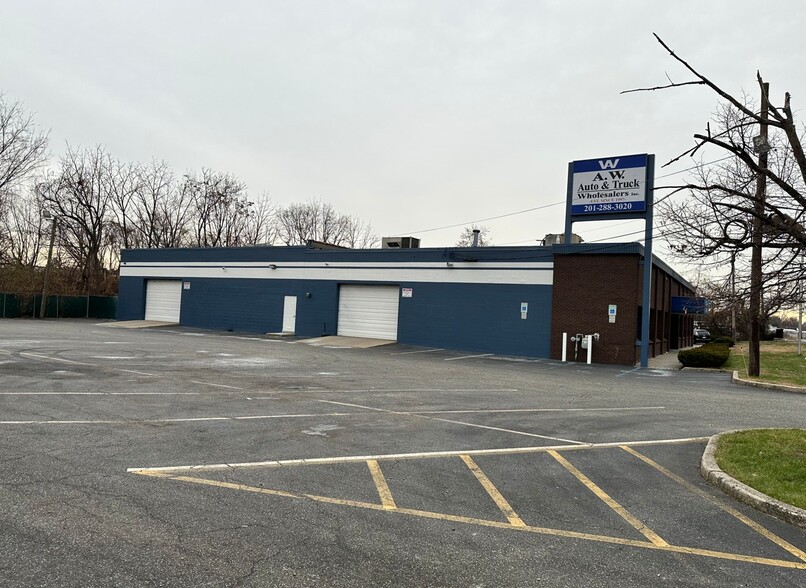 39 Industrial Ave, Hasbrouck Heights, NJ for sale - Primary Photo - Image 1 of 1