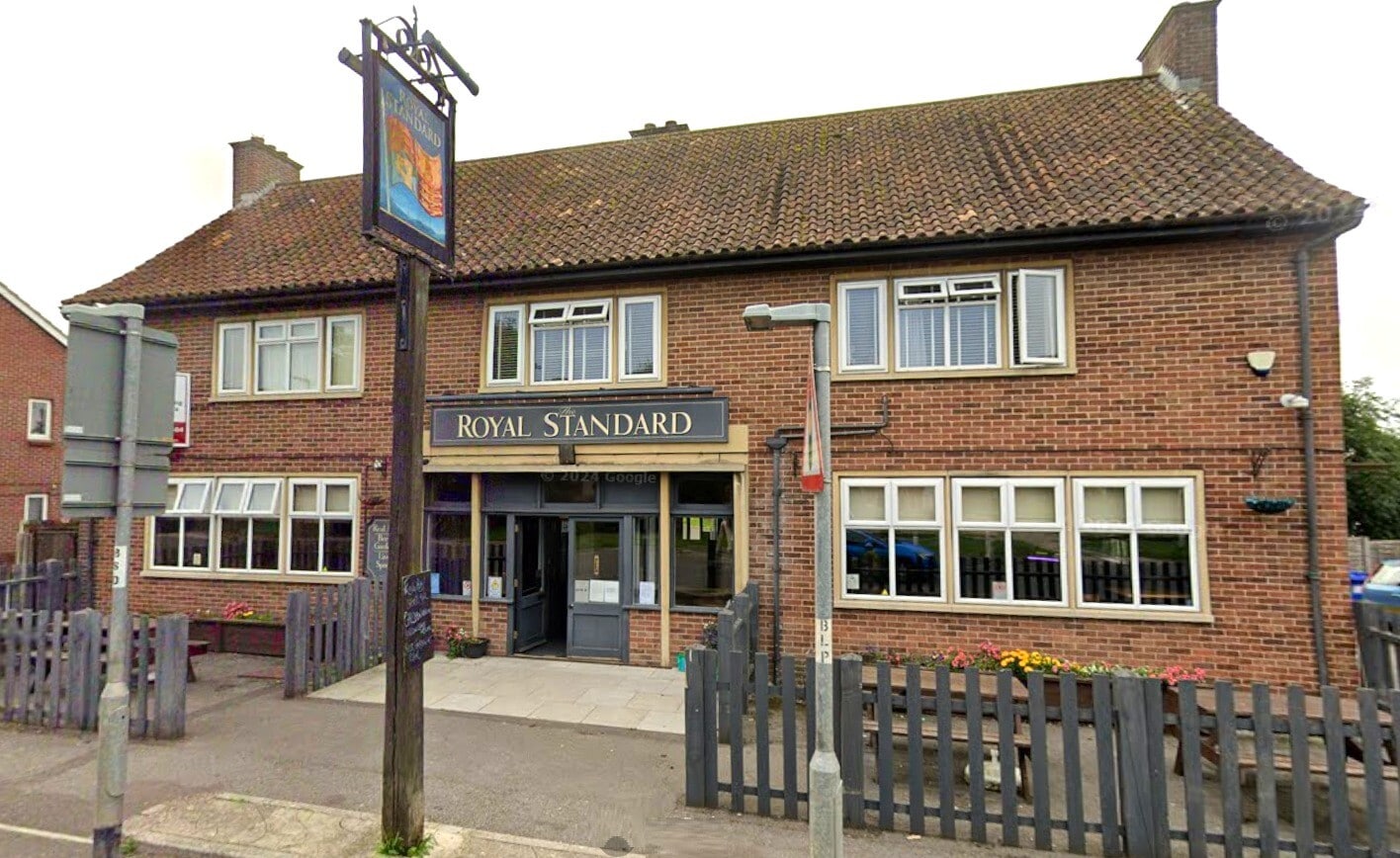 Larkhill Rd, Yeovil to rent Interior Photo- Image 1 of 12