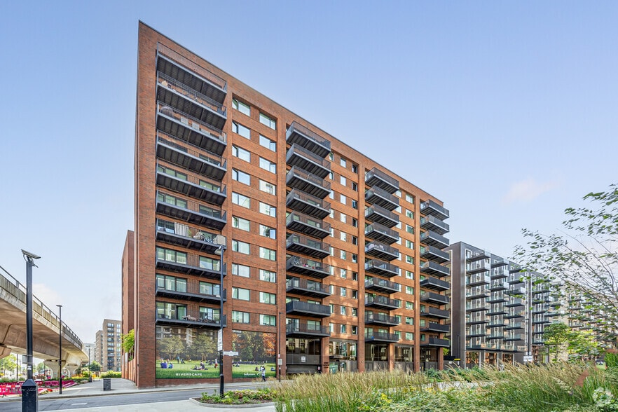 North Woolwich Rd, London to rent - Primary Photo - Image 1 of 33