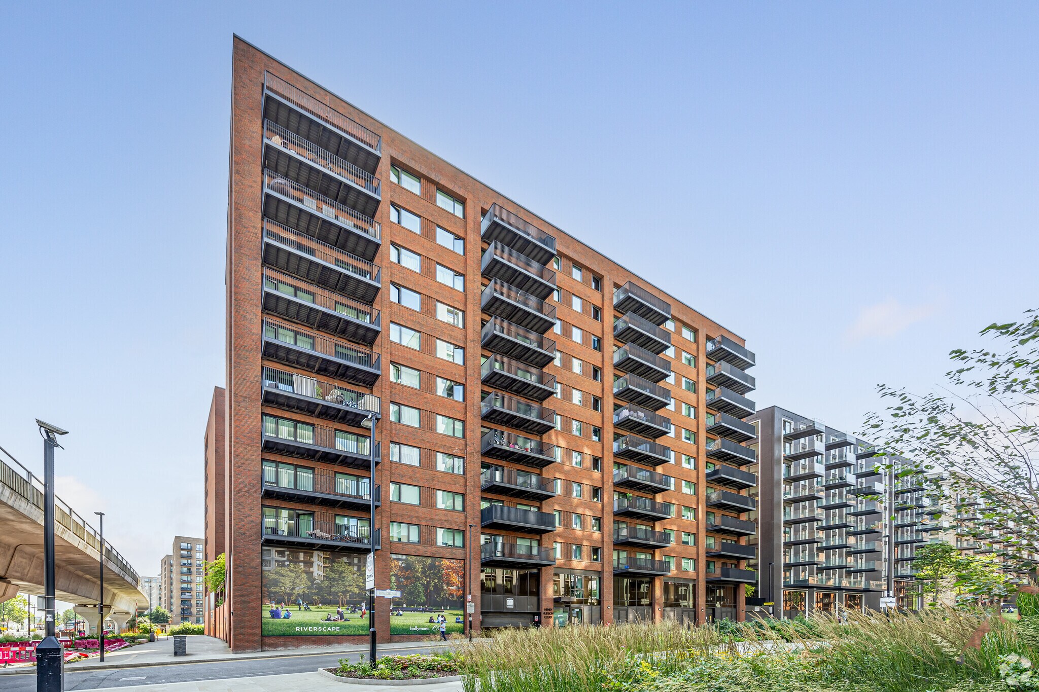 North Woolwich Rd, London to rent Primary Photo- Image 1 of 34