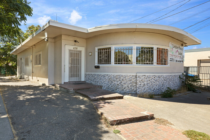 428 E Lindsay St, Stockton, CA for sale - Building Photo - Image 1 of 12