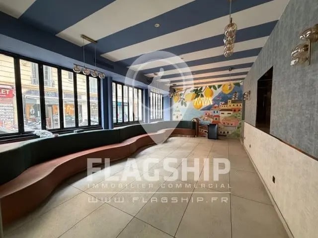 Retail in Paris to rent - Interior Photo - Image 2 of 9