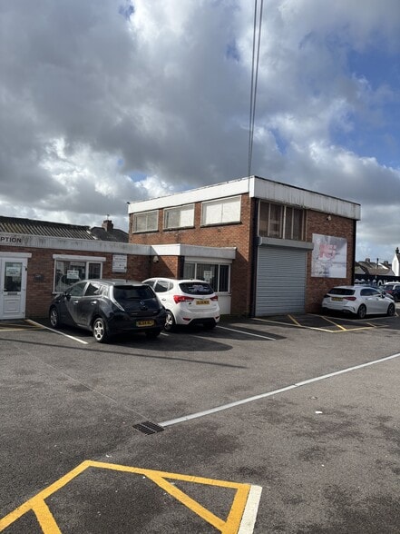 28 Norbury Rd, Cardiff to rent - Primary Photo - Image 1 of 4