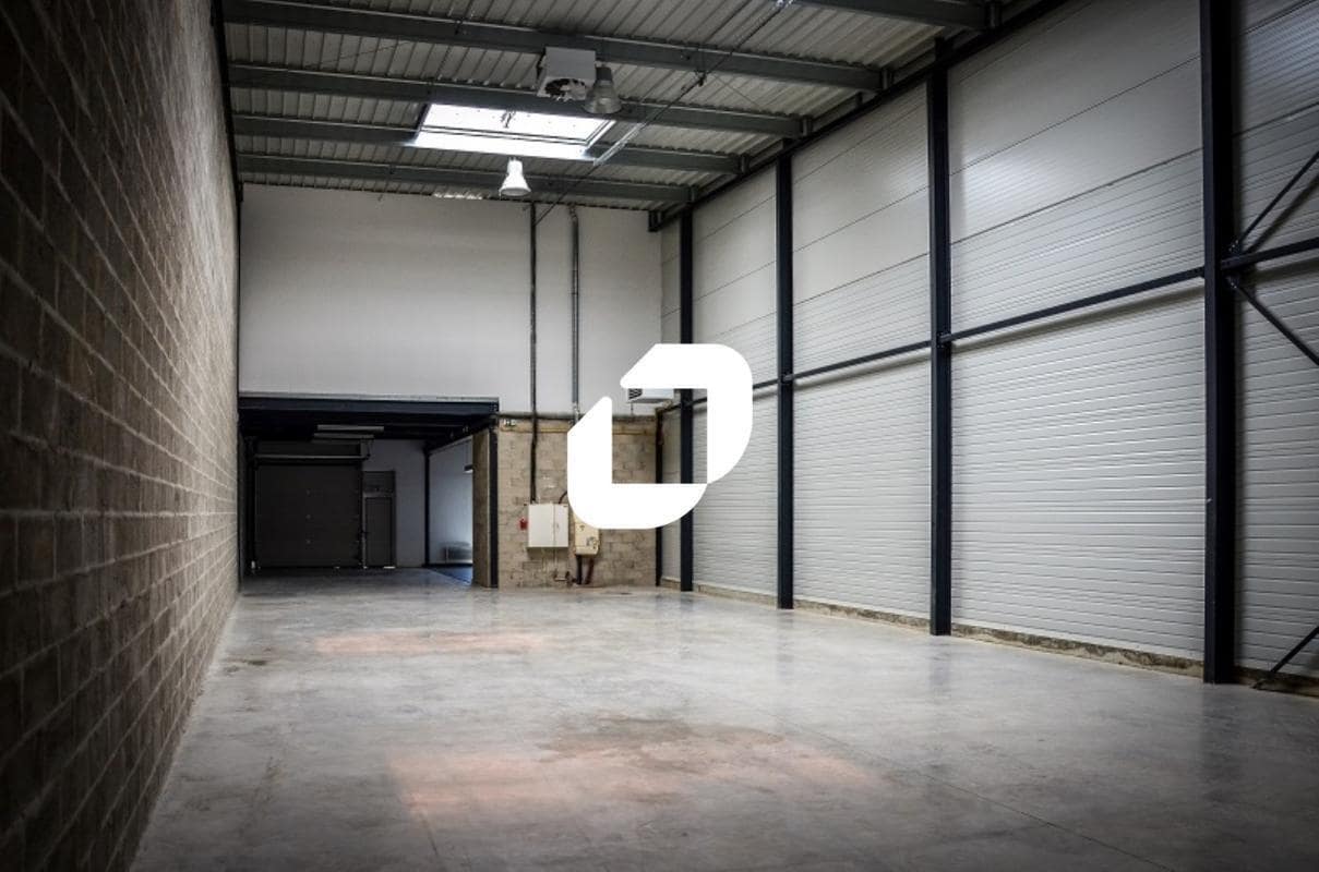 Light Industrial in Bussy-Saint-Georges to rent Interior Photo- Image 1 of 6