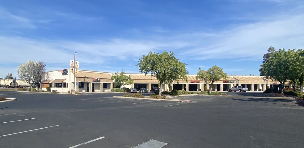 2700-2780 W Shaw Ave, Fresno, CA for rent - Building Photo - Image 1 of 9