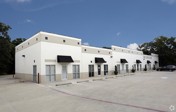 801 Station Dr, Arlington, TX for rent Building Photo- Image 1 of 11