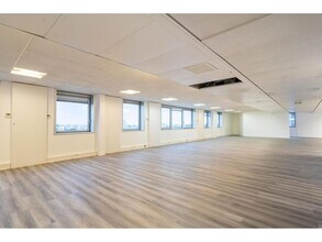 Office in Noisy-le-Grand to rent Interior Photo- Image 1 of 16