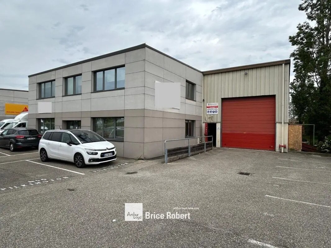 Light Industrial in Chassieu to rent Building Photo- Image 1 of 6