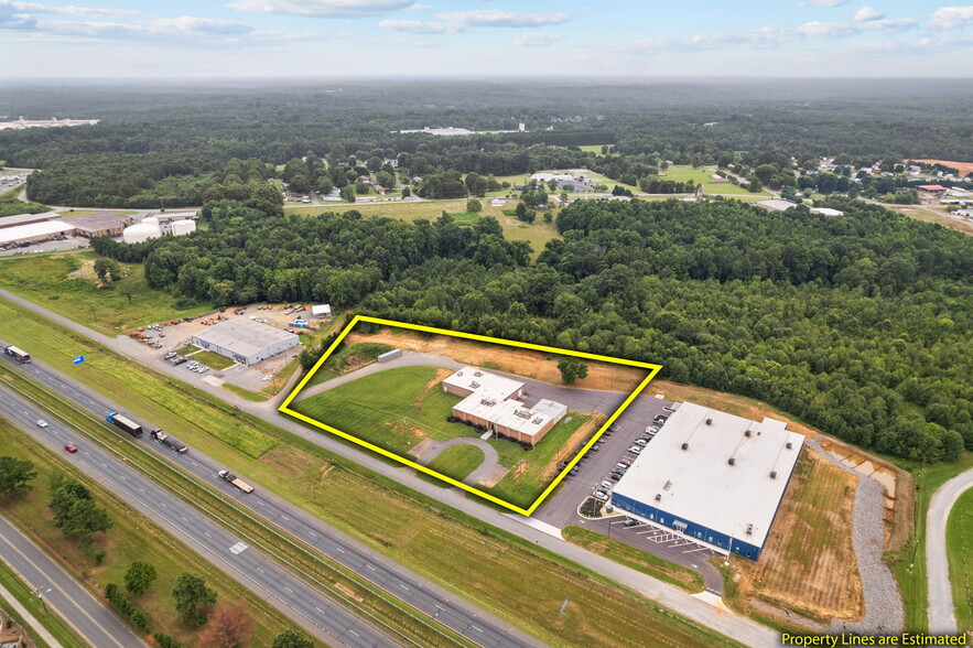 157 Industrial Dr, King, NC for rent - Building Photo - Image 1 of 62