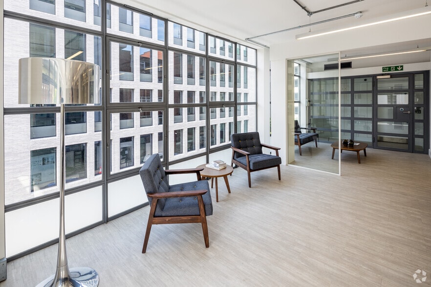 76-78 Charlotte St, London to rent - Interior Photo - Image 2 of 7