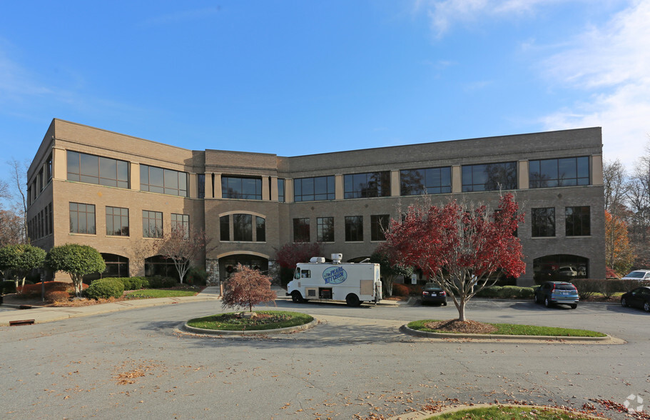 4100 Mendenhall Oaks Pky, High Point, NC for rent - Building Photo - Image 3 of 27