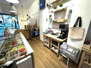 Retail in Barcelona, Barcelona to rent Interior Photo- Image 2 of 9