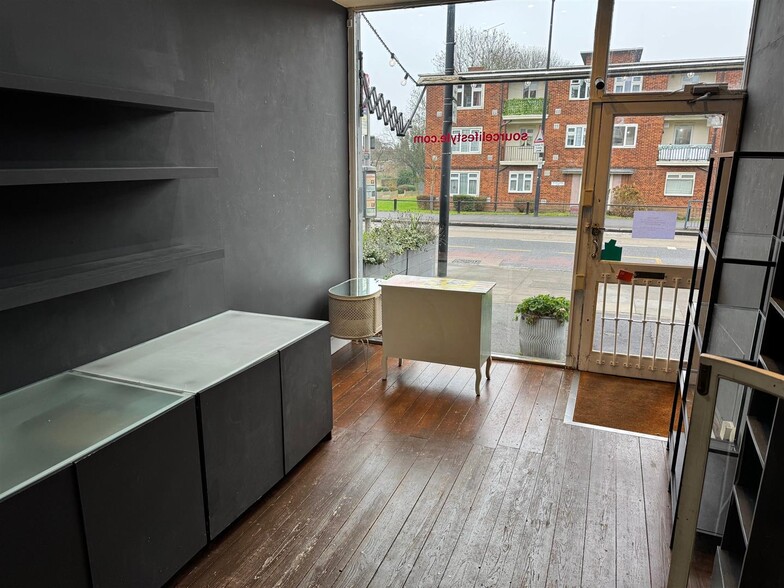 227 High Rd, London to rent - Building Photo - Image 2 of 9
